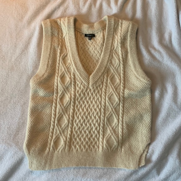 Cream sweater vest - Picture 1 of 2